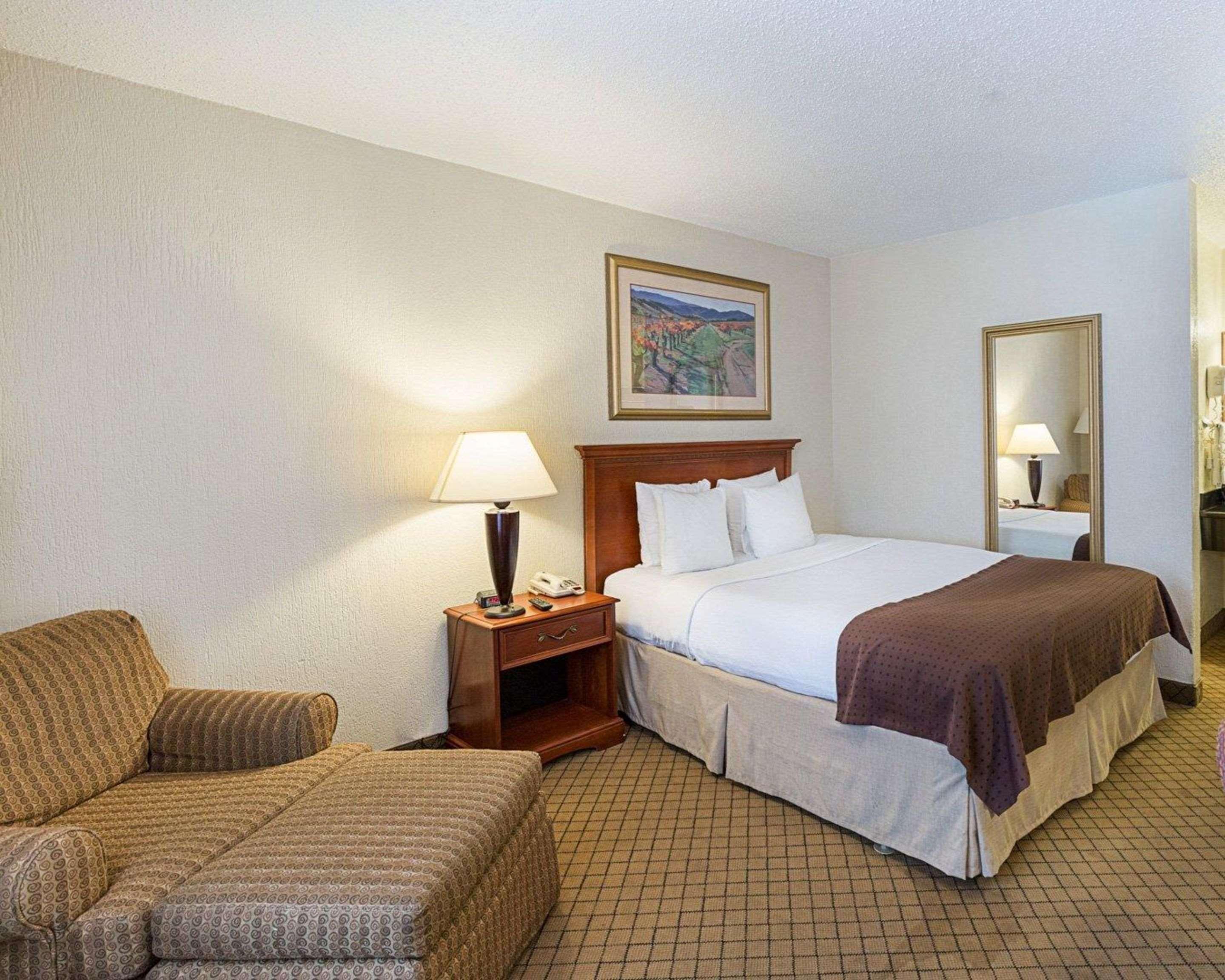 Greentree Hotel & Extended Stay I-10 Fwy Houston, Channelview, Baytown Bagian luar foto